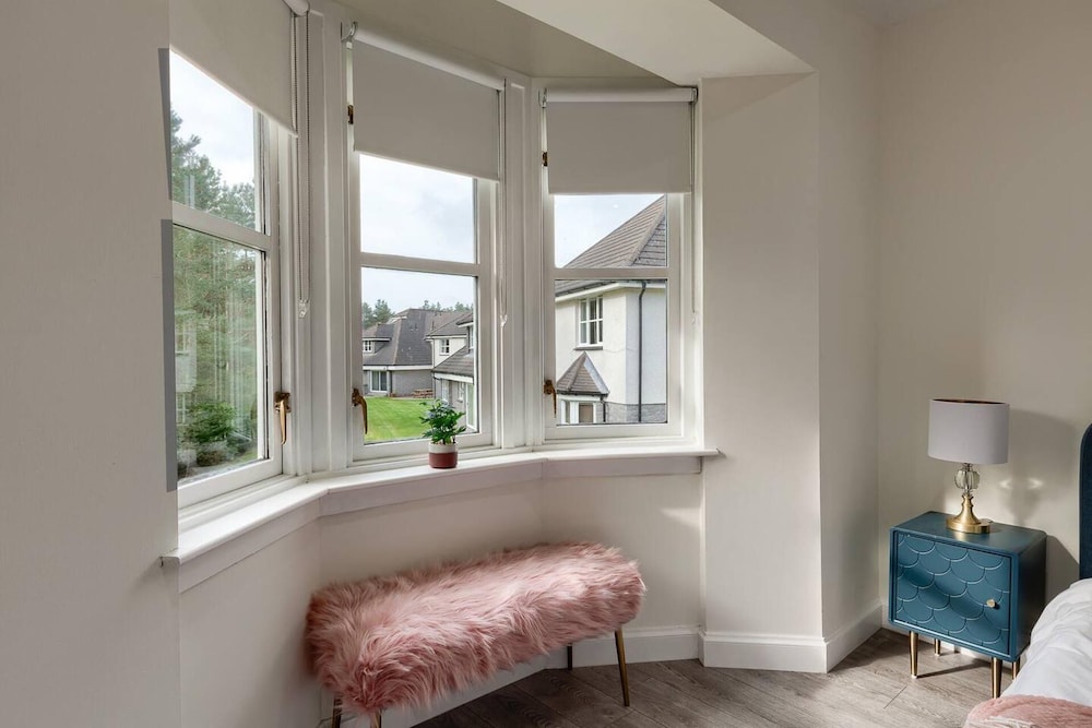 Captivating 3-bed Apartment by Gleneagles view 3