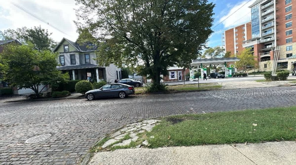 Short North Convention King Bed Parking Free