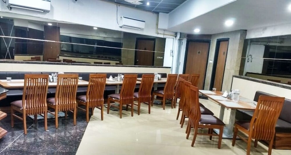 Hotel Shreeji Vatika-Airport Road