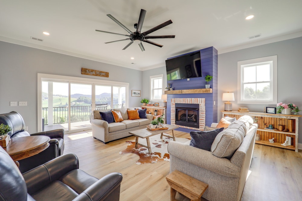 Newly Built Home w/ Panoramic Views in Jefferson!