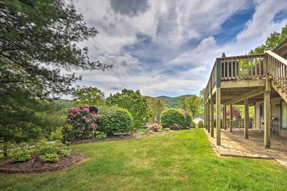 Serene Sky Valley Home w/ 180 Degree Mountain View