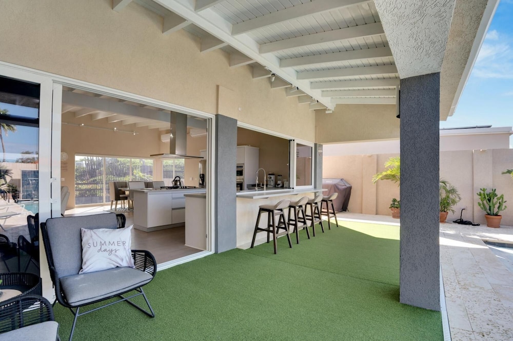 Villa Blue Topaz - Oasis With Pool Hot tub Sauna