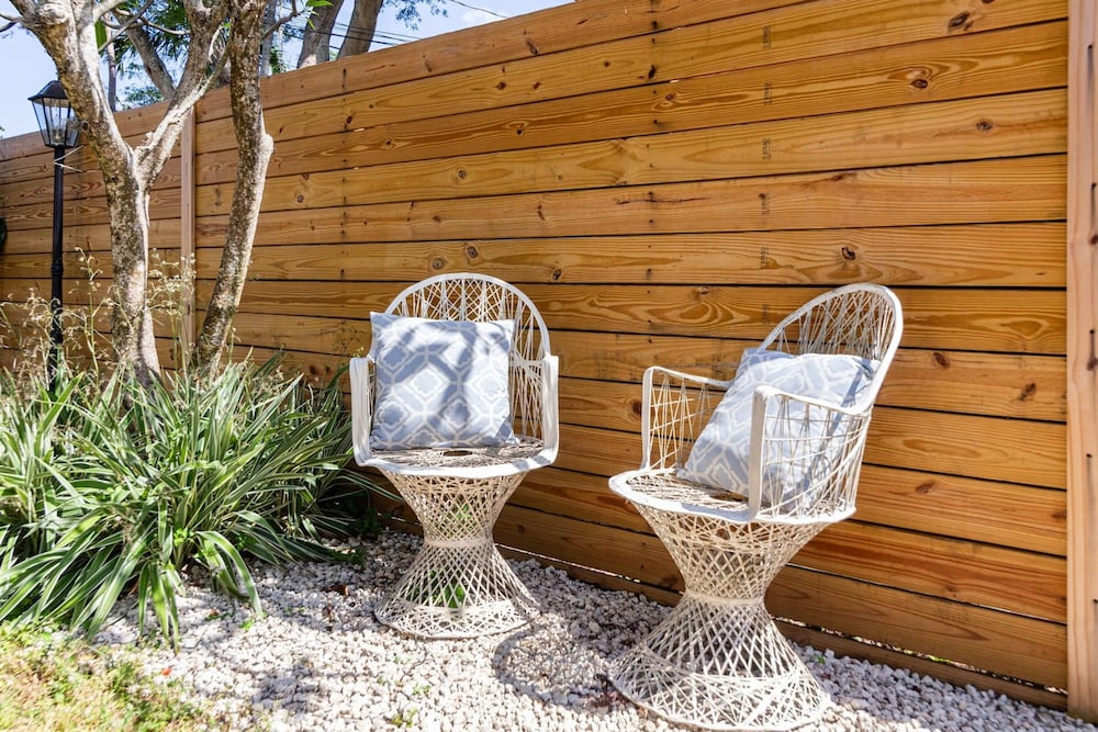 Peaceful Beach Oasis With Free Parking