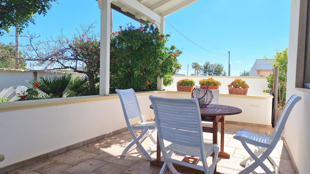 Villa Fede - 3 Bedrooms 2 Bathrooms air Conditioning by the sea
