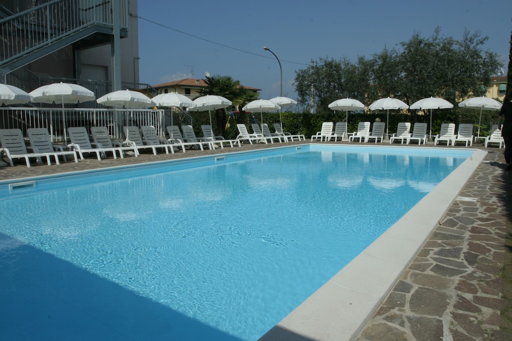 Poggio al Lago