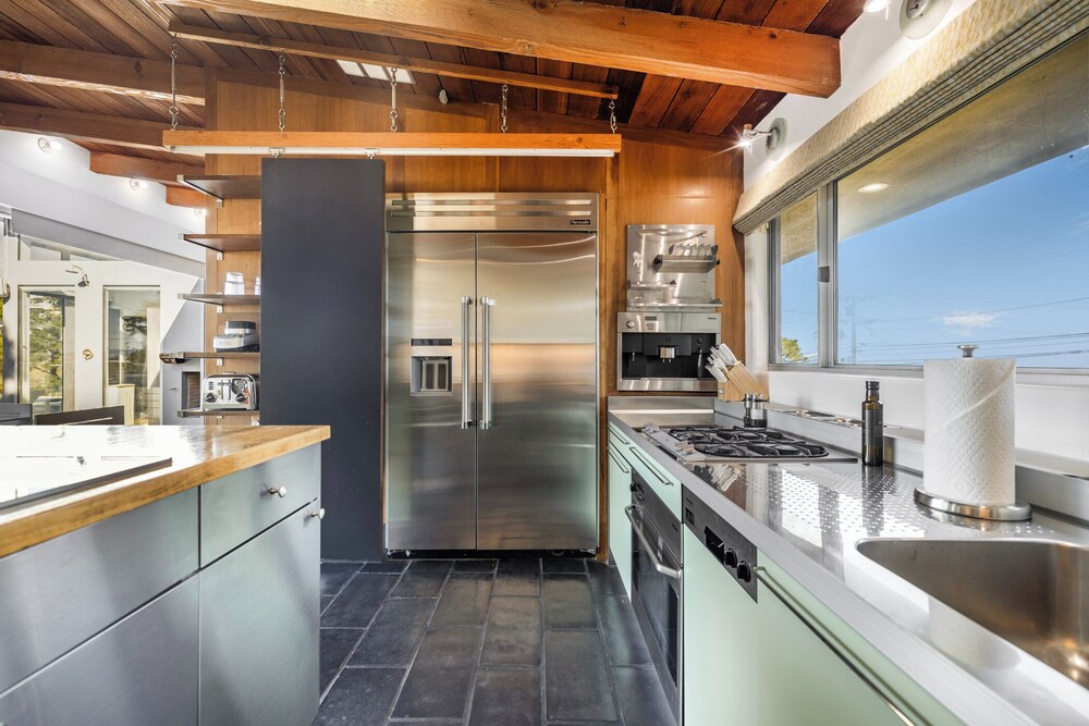 Mulholland View - Mid-century Modern Escape w/ Infinity Pool