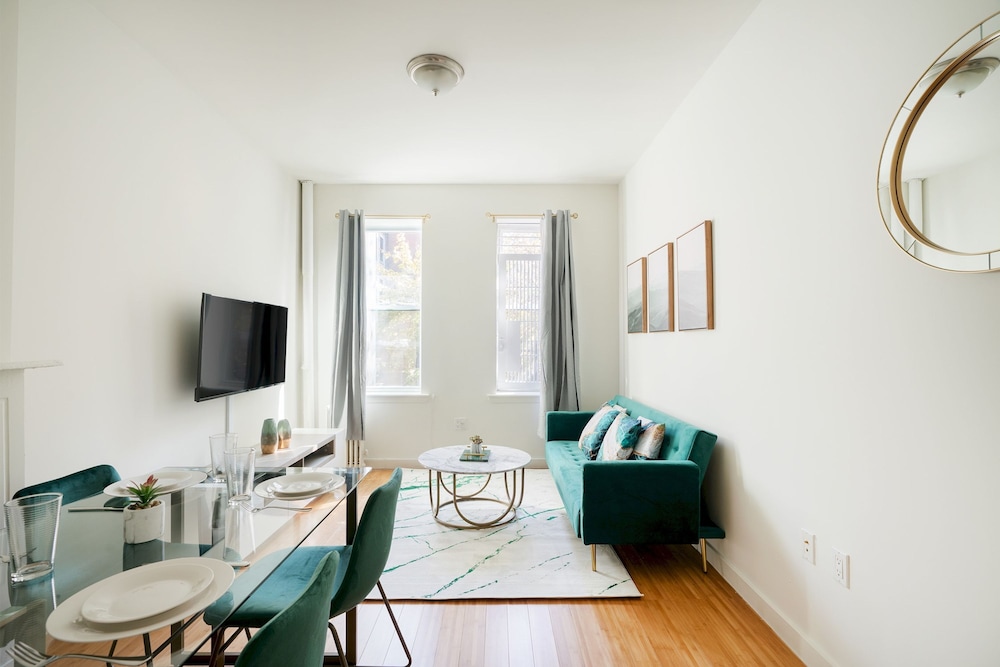 Contemporary 1 Bedroom Apartment in NYC