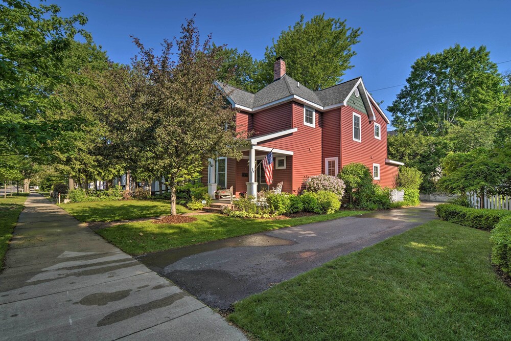 Northwest Michigan Duplex: 1/2 Mi to Lake Michigan