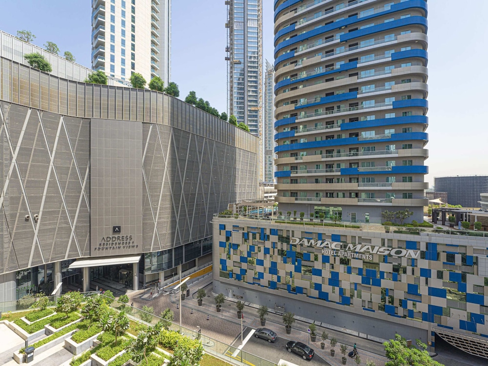 Luxe Apartments Near Dubai Mall, Burj Khalifa - Pool, Gym, & Parking