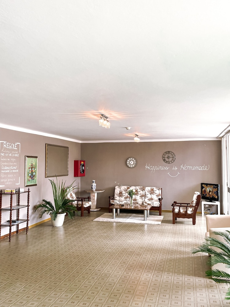 Hotel Sara - 3 Guests Room - n 7 photo 5