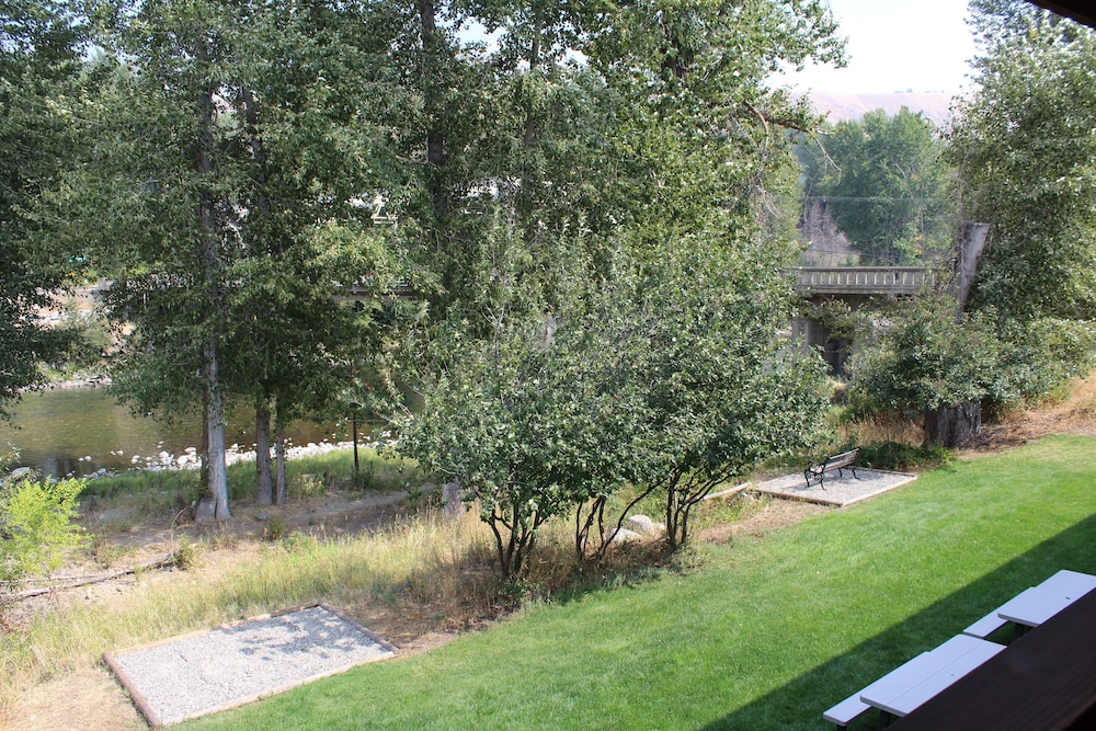 Methow River Lodge & Cabins