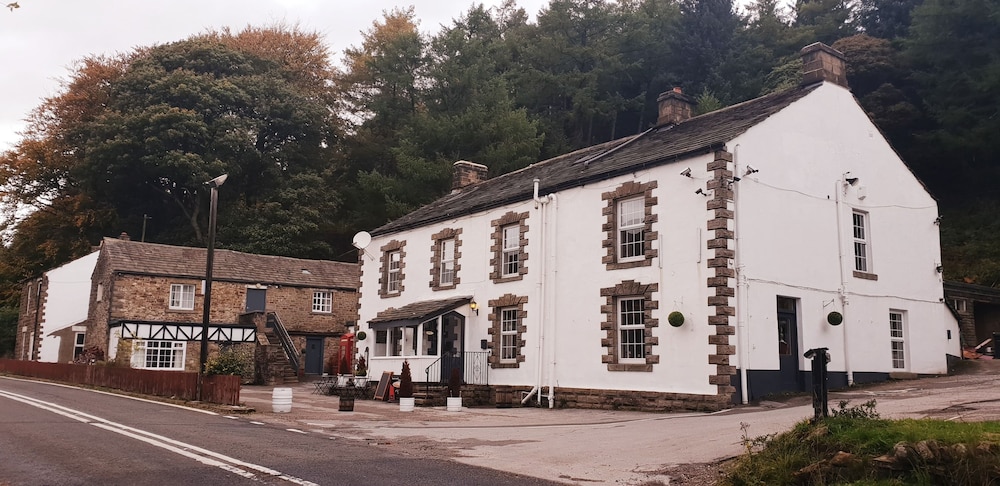 Hope Valley Vacations - The Snake Pass Inn - Property Image 1