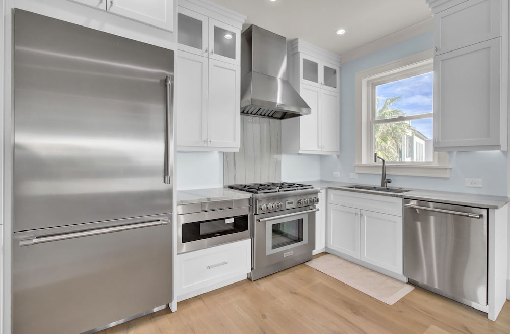 7 Beachwood East by Avantstay Steps to the Beach Ocean Views Hot Tub 7bdr