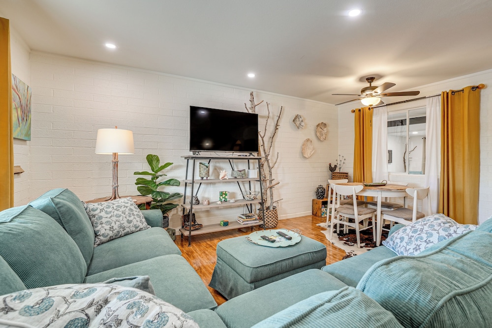 Charming Sun City Getaway Near Golf & Casinos!