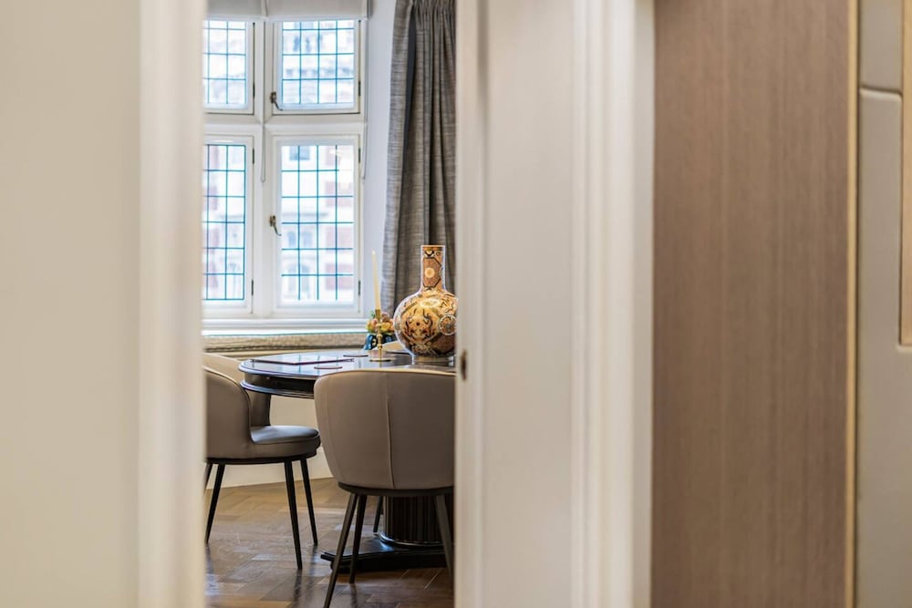 Mayfair Home Private Parking Central AC