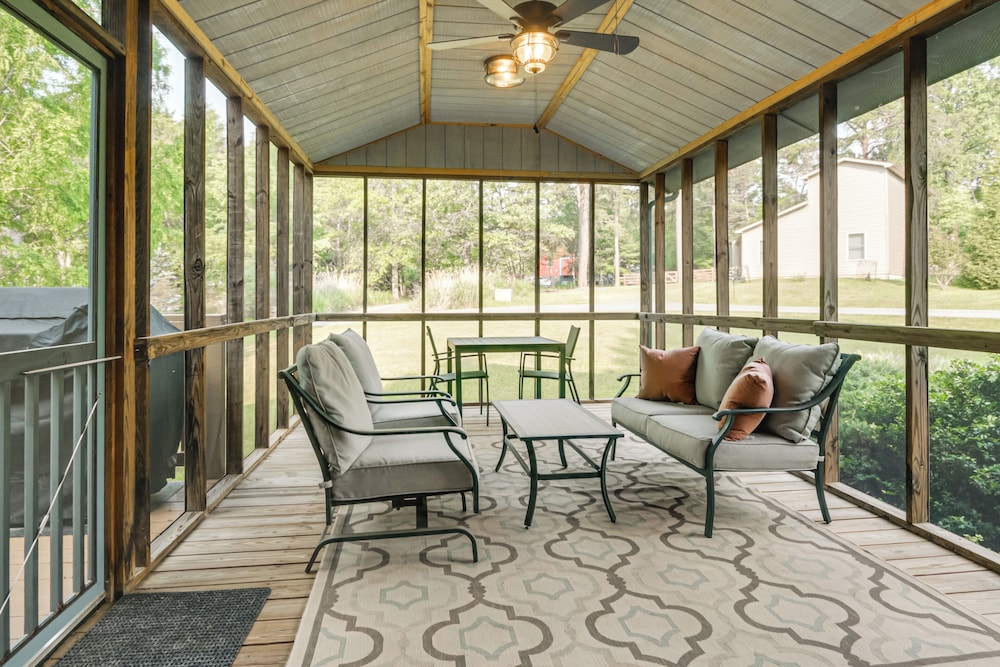Pool Access: Peaceful Cabin in The Woods Resort!