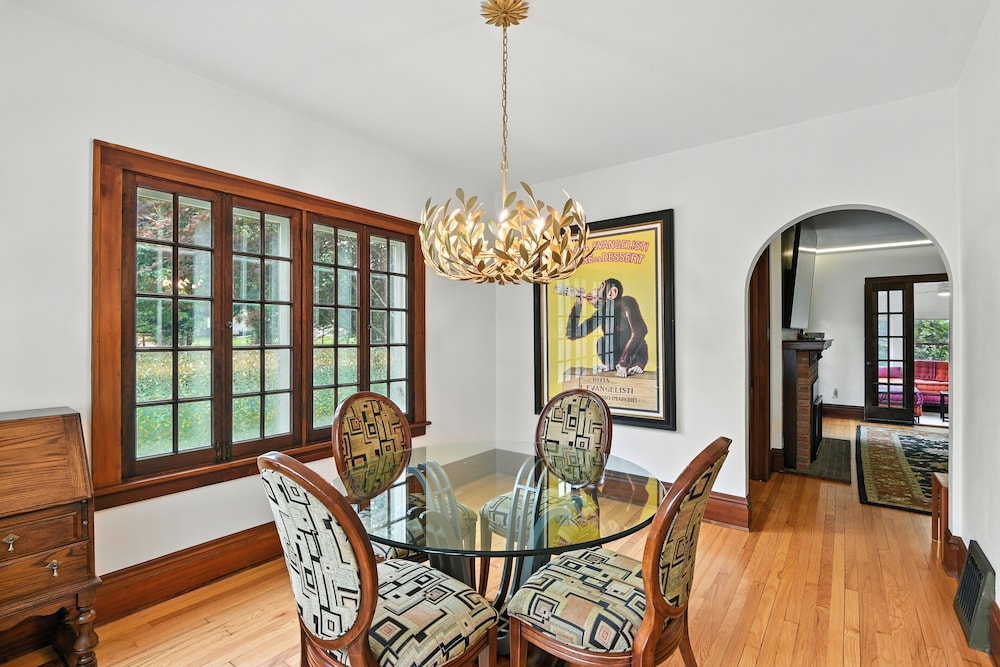 Charming Manville Heights Cottage Retreat 3 Bedroom Home