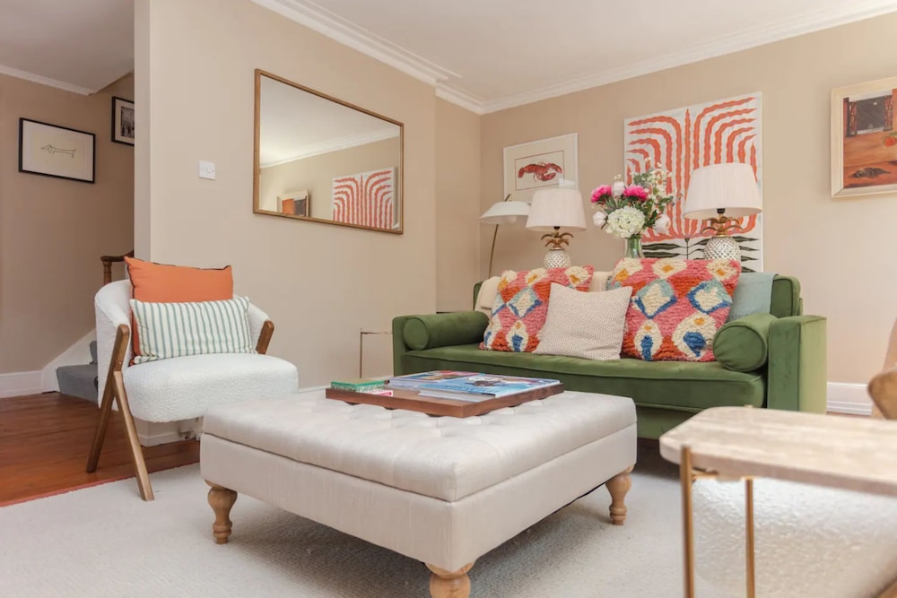Stunning 2 Bedroom Apartment in the Heart of Chelsea