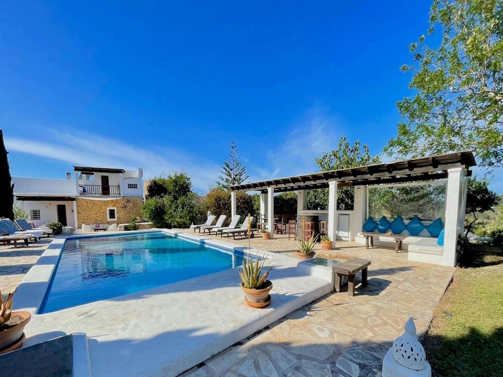 Holiday Home Near Stunning Beaches