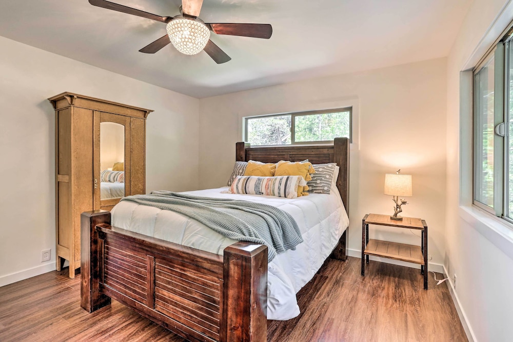 Spacious Lake Arrowhead Cabin w/ Jacuzzi Spa! view 2