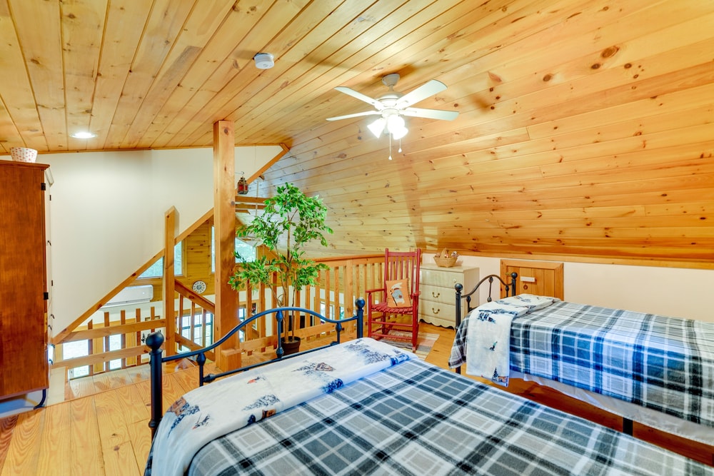 Secluded Murphy Cabin Rental on 2 Acres! view 5