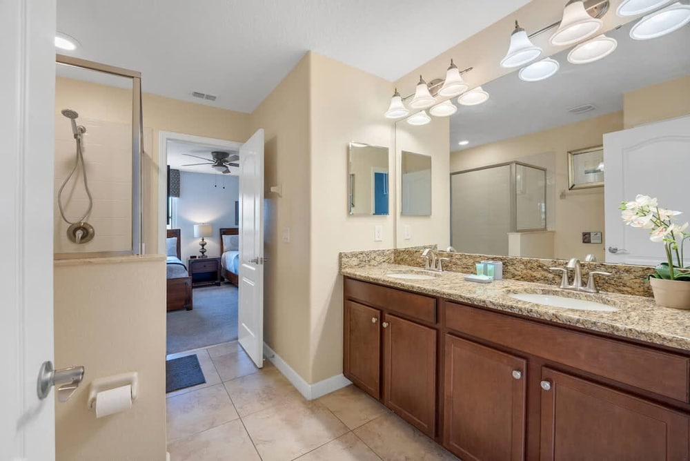 Cozy Comfortable 9BR Retreat in Champions Gate