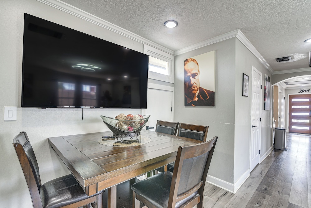 Walkable Apt 2 Mi to Dtwn: Houston Retreat!