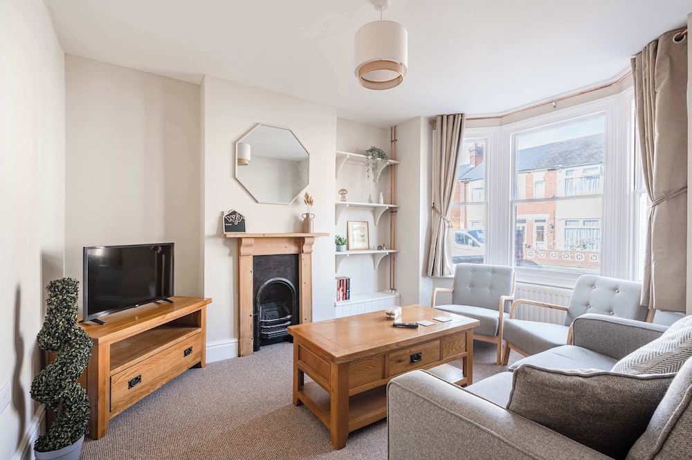 Host Stay Sherrington Road Abode