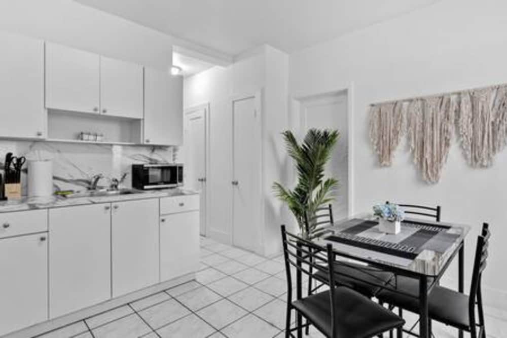 1834 SW 27th Ave 2 Vibrant Miami Getaway 2 Beds Near Beach Port