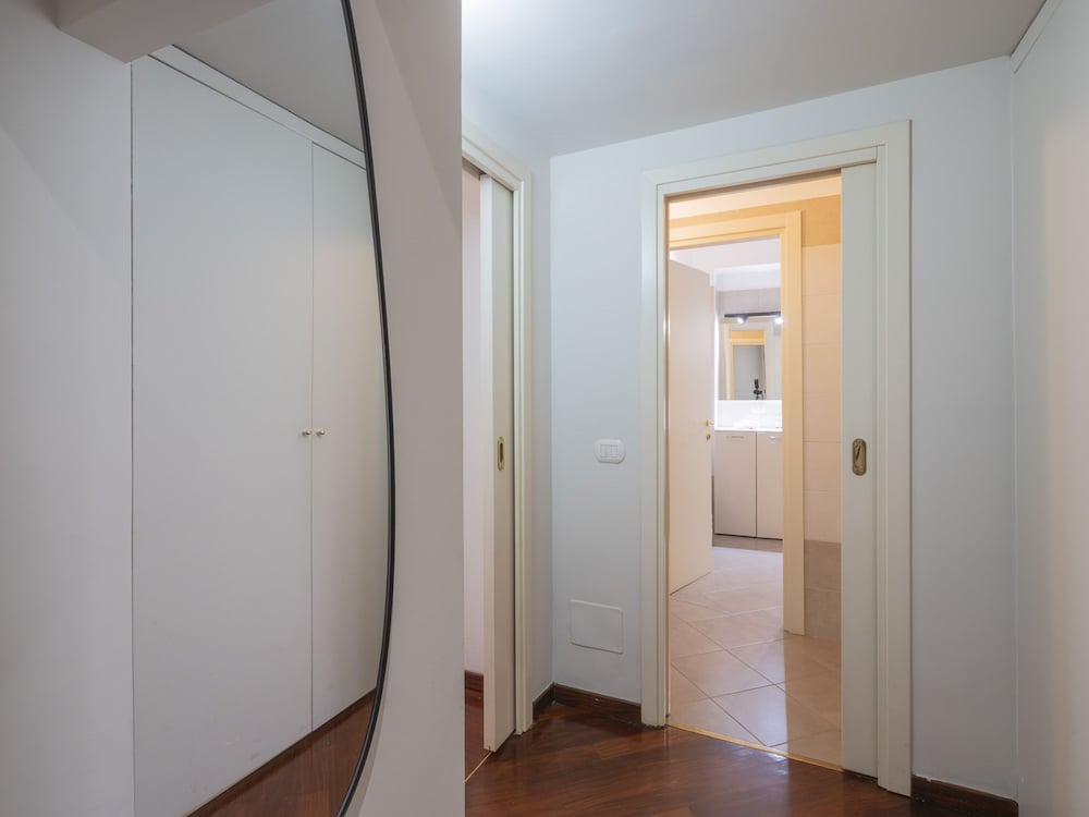 Corso Venezia - Elegant 1 BR apt With Shared Rooftop Terrace in the Heart of Milan