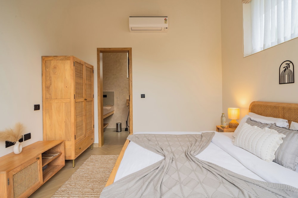 ELIVAAS Ekam | Luxe 4 BHK Villa With Pvt Pool & Patio