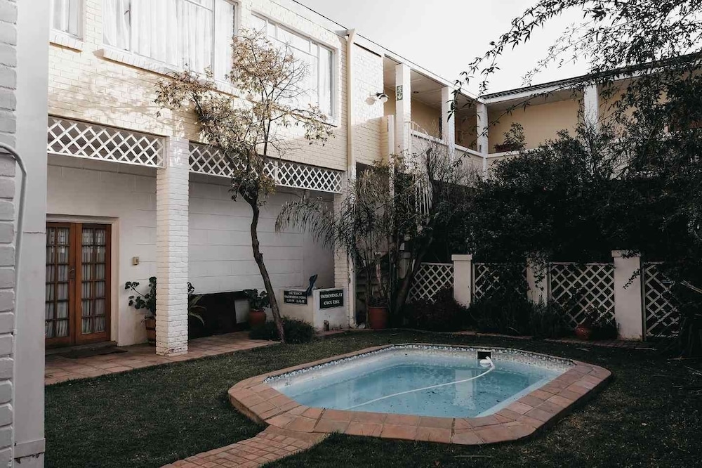 Karoo Country Inn Hotel