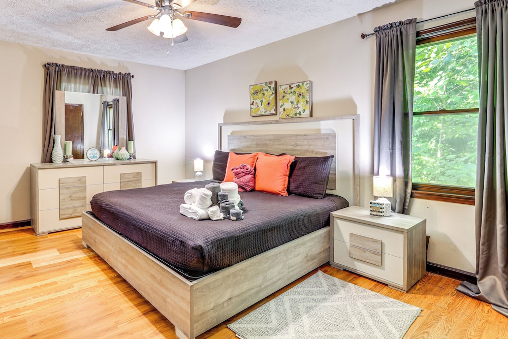 Group Getaway: Spacious Home in Stone Mountain!