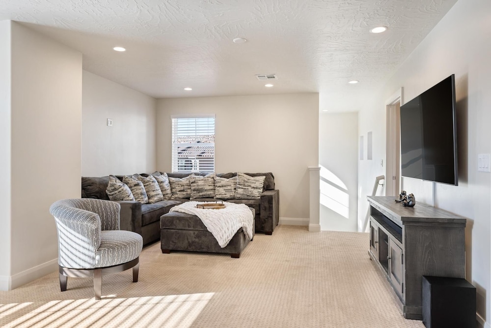 Holiday Hideaway 5 Bedroom Townhouse