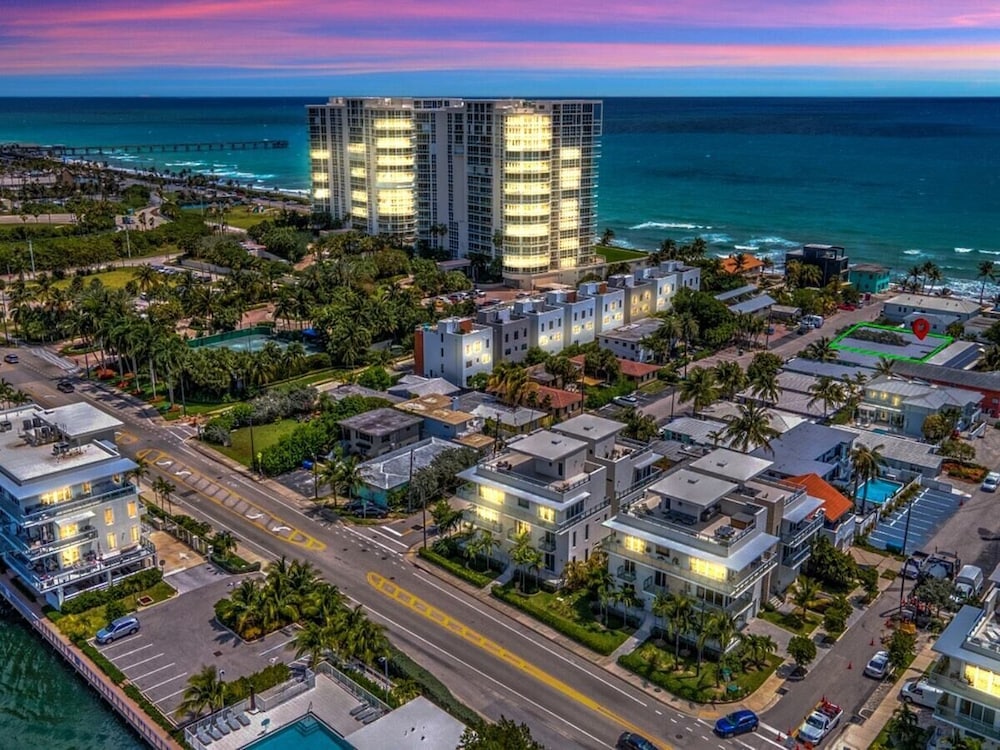Modern Apt Near Beach Views & Wi-fi