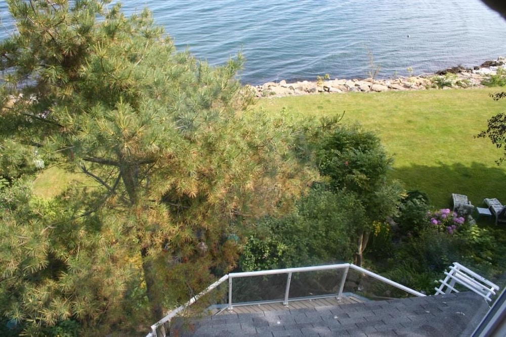 A Boat to Sea Bed & Breakfast