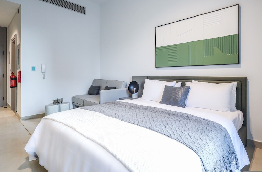 Elite LUX Holiday Homes - Modern Studio in MAG City Dubai