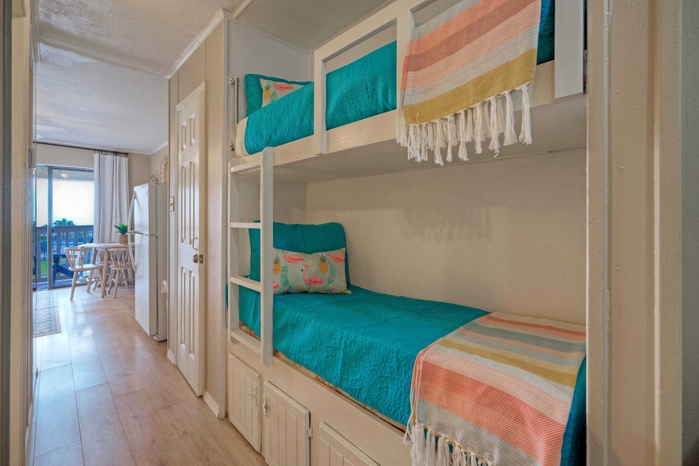 Private Balcony w/ Ocean View Pool & Hot Tub Access Ocean Echo by Avantstay
