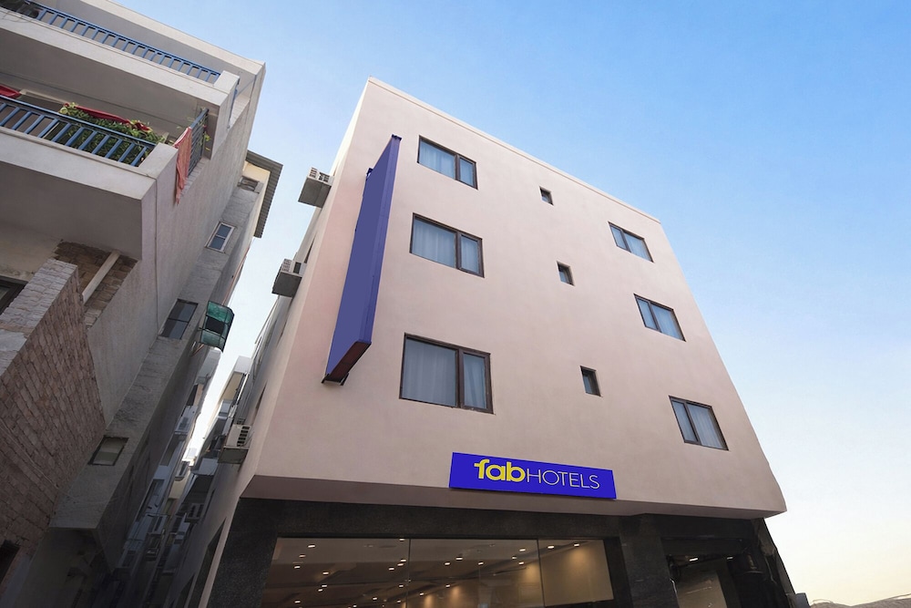 Fabhotel Aura Palace