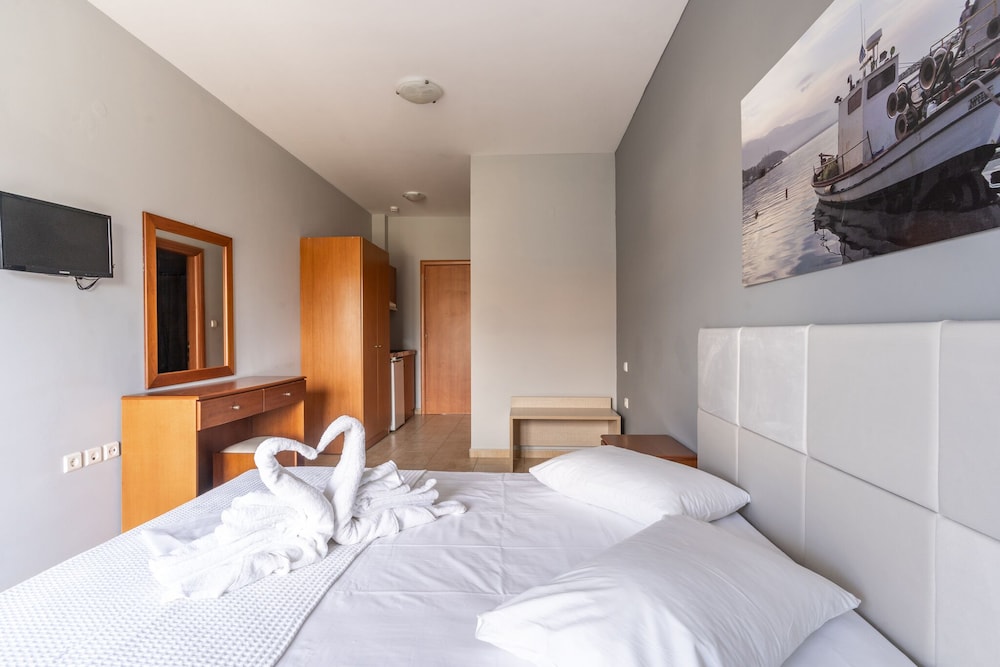 Atrium Hotel photo 2