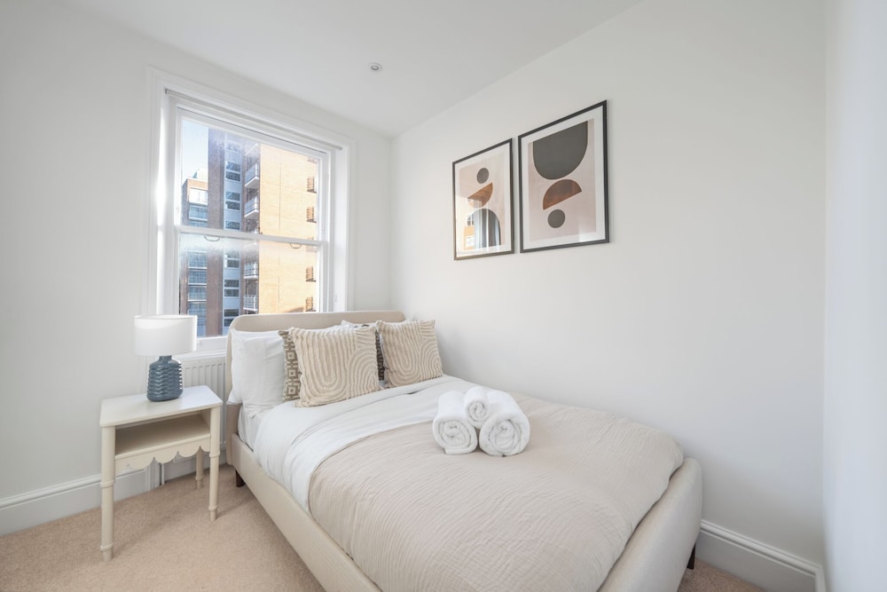Hyde Park 3BR Retreat by Marble Arch