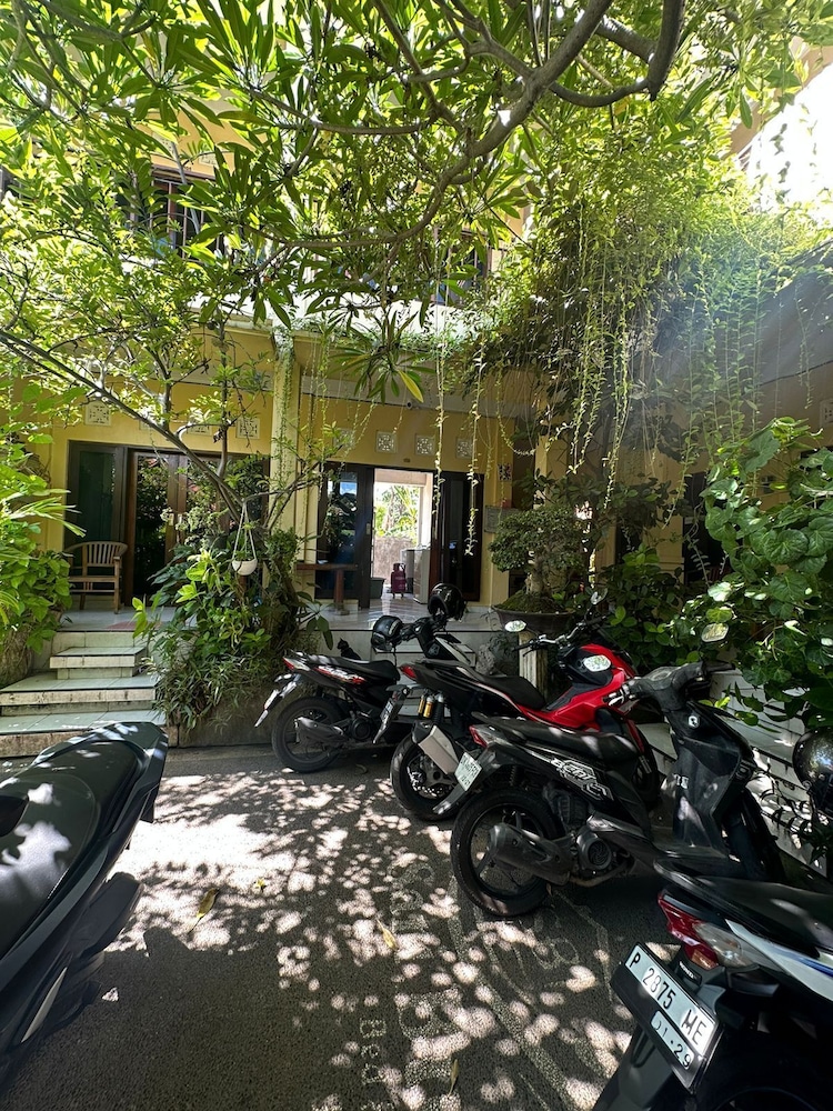 Sari Buana Bed & Breakfast