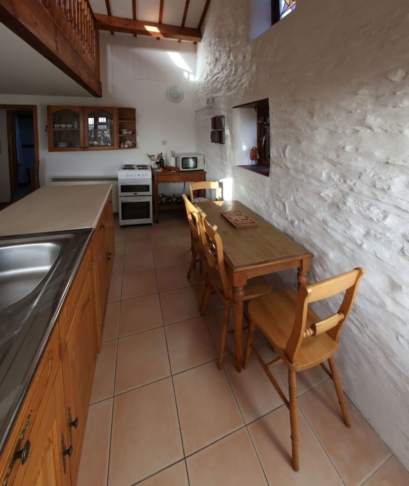 Inviting 2-bed Cottage in Newcastle Emlyn view 4