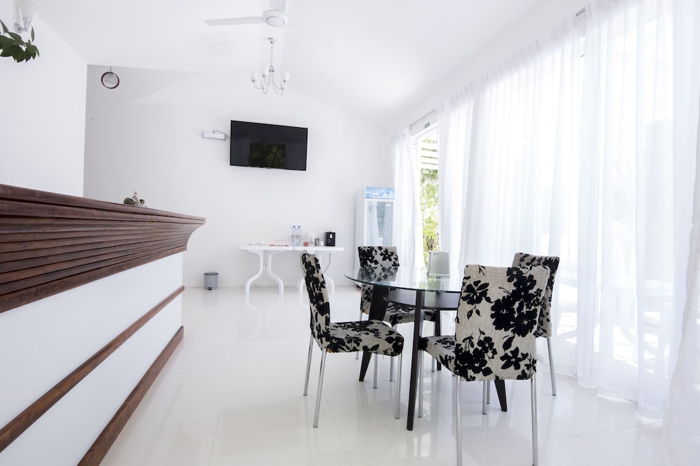 Dhigurah Retreat Beach