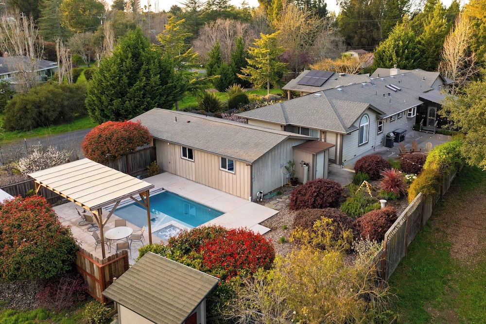 Pool + Hot Tub + Firepit + Game Room Minutes From Sebastopol & Russian River Baker Lane Retreat