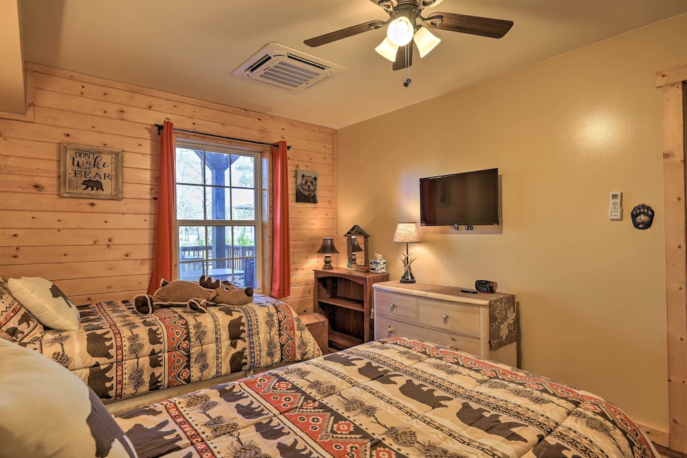 Milledgeville Vacations - Lakefront Sparta Cottage w/ Decks  Boat Dock - Property Image 3