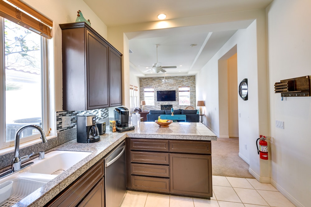 260244: 2 BR La Quinta Vacation Home, Pool Access - Property Image 1