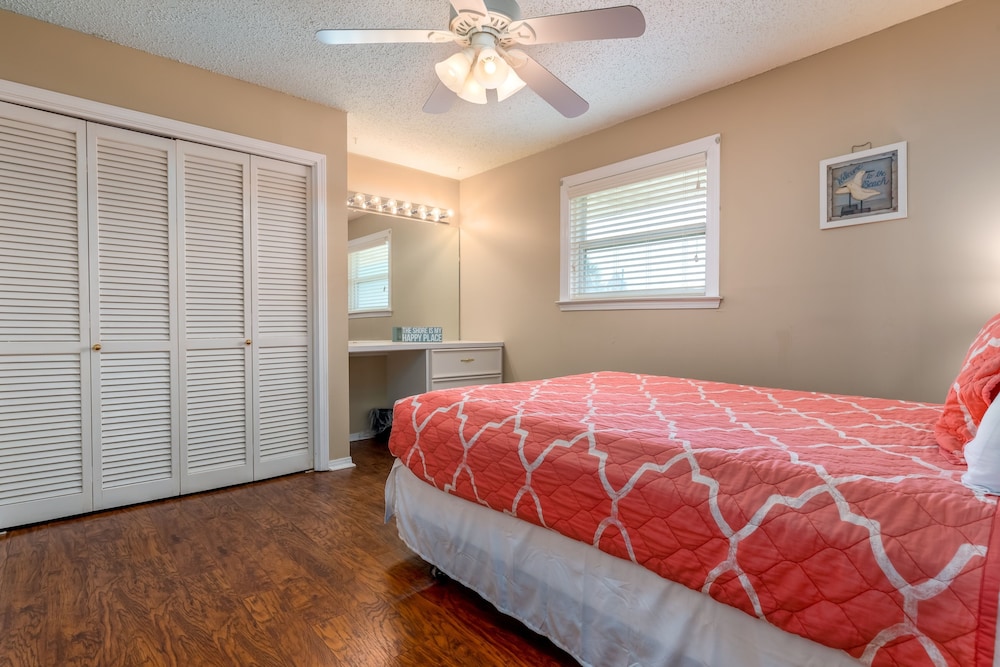 Bay Dream Bliss - 853 Desoto Unit B 3 Bedroom Home by RedAwning view 2