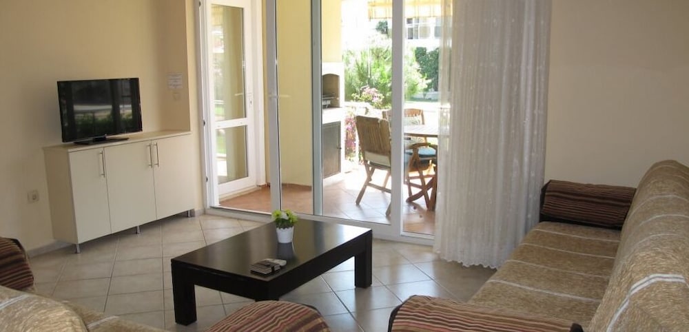 Villa SH03 by JoyLettings view 4
