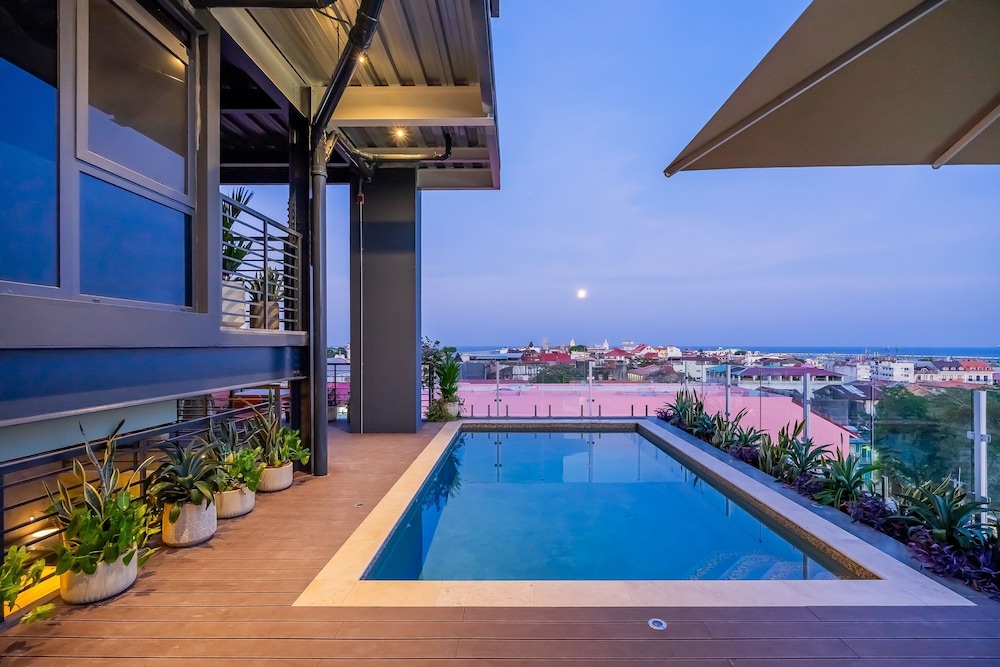 w Majestic 1BR w Fantastic Deco in Casco View